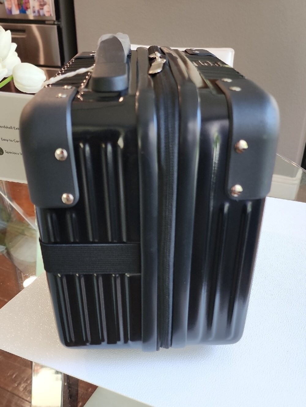 Black Women's Hard-Shell Toiletry Case - Picture 2 of 10